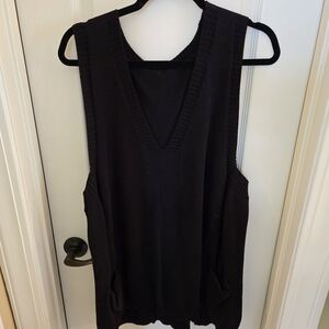 Black Sleeveless V-Neck Sweater Vest